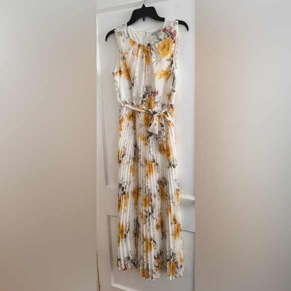 Womens Sandra Darren Sleeveless Floral Pleated Chiffon Maxi Dress-Easter dress - Picture 3 of 8